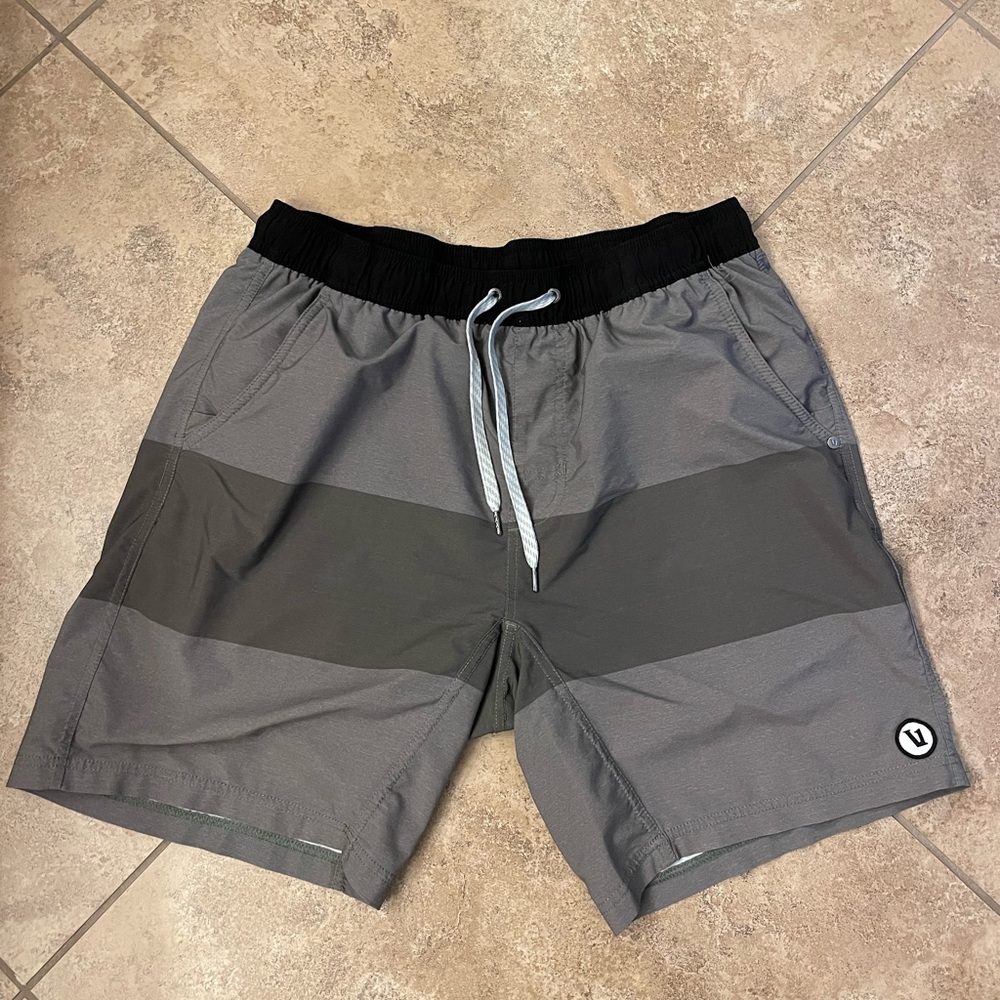 Vuori Kore short green stripe size large